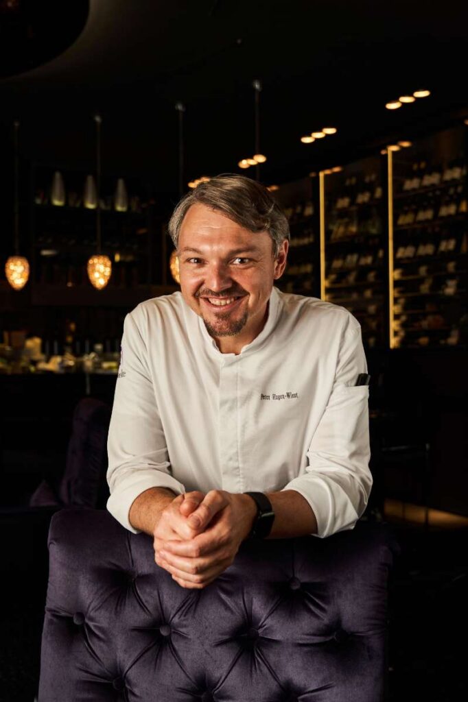 Peter Hagen-Wiest aus dem „Ammolite - The Lighthouse Restaurant“ erneut ausgezeichnet