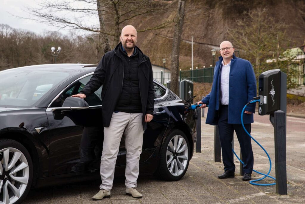 Für mehr nachhaltige Mobilität: Efteling und Eneco realisieren größten Ladepark der Benelux-Länder