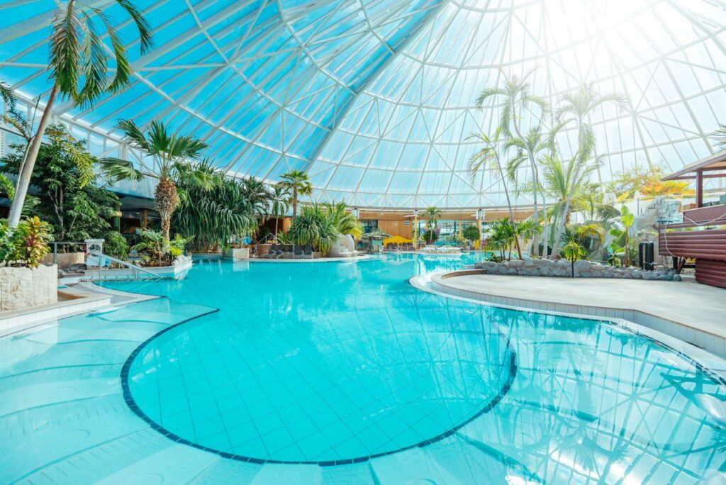 Urlaubsfeeling 2.0 in der Therme Erding -- Therme und VitalOase erstrahlen in neuem Glanz