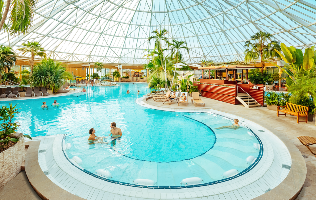 Urlaubsparadies Therme Erding -- Jetzt besonders ruhige Stunden unter Palmen genießen