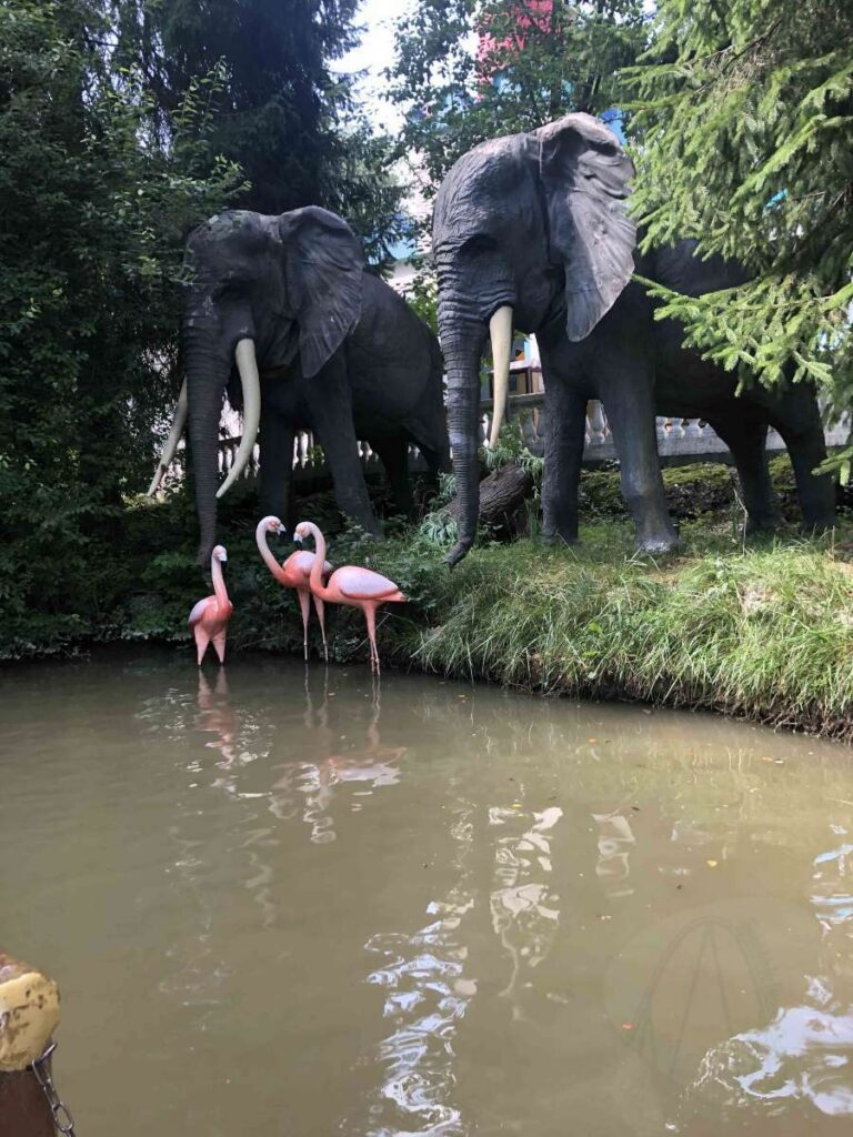 Attraktionsvorstellung: Safari-Floßfahrt - Fantasiana Erlebnispark Straßwalchen
