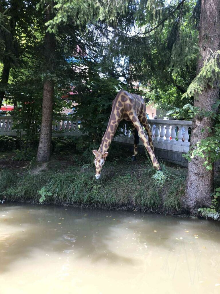 Attraktionsvorstellung: Safari-Floßfahrt - Fantasiana Erlebnispark Straßwalchen