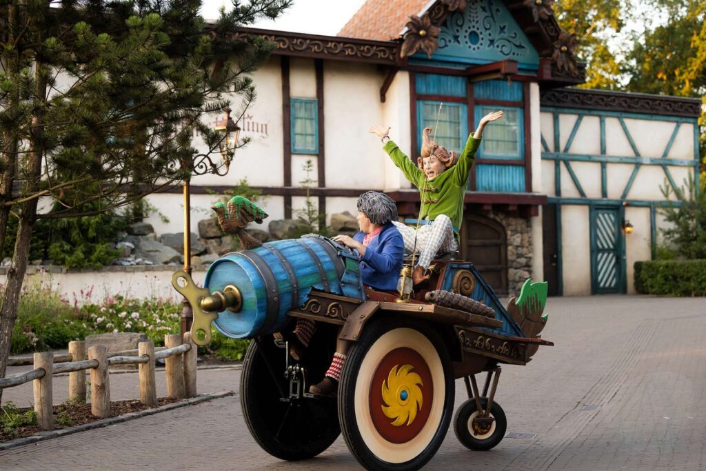 Sommer im Freizeitpark Efteling: Bei verlängerten Öffnungszeiten erwachen Attraktionen zum Leben