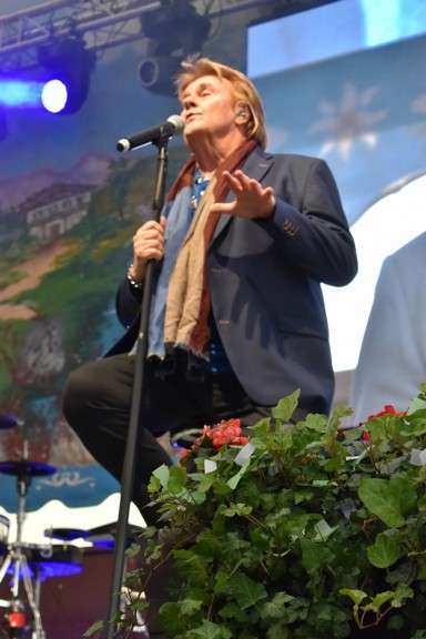 "Hello Again" - Howard Carpendale und 2.000 Gäste feiern Eröffnung der Cranger Kirmes