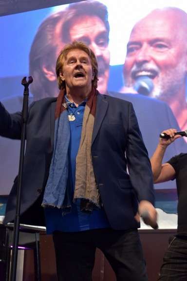 "Hello Again" - Howard Carpendale und 2.000 Gäste feiern Eröffnung der Cranger Kirmes