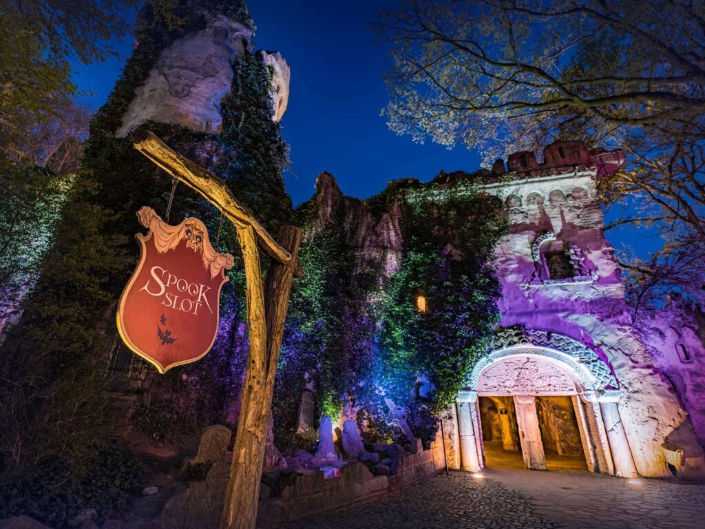 Schaurig-schöner Abschied von Efteling-Attraktion Spukschloss -- Spuknacht mit Mitarbeitern und Liebhabern