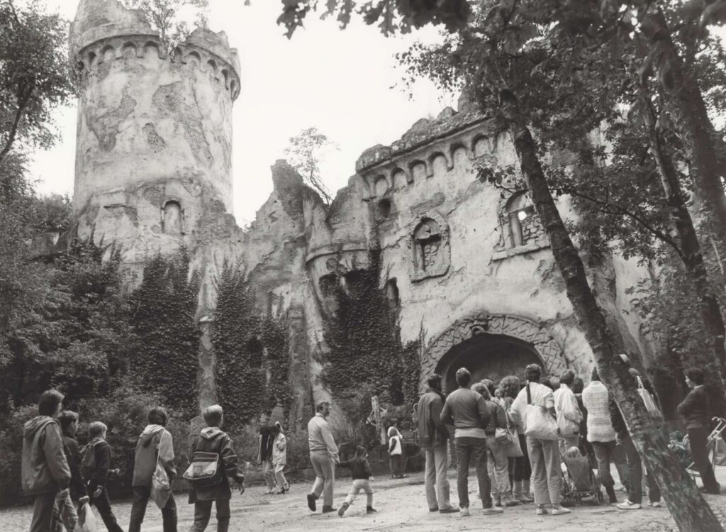 Schaurig-schöner Abschied von Efteling-Attraktion Spukschloss -- Spuknacht mit Mitarbeitern und Liebhabern