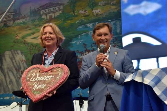"Hello Again" - Howard Carpendale und 2.000 Gäste feiern Eröffnung der Cranger Kirmes