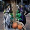 Mit gefletschten Zähnen und flatterndem Umhang -- Graf KernieCula & Co. laden zum Halloween-Special in Kernie´s Familienpark ein
