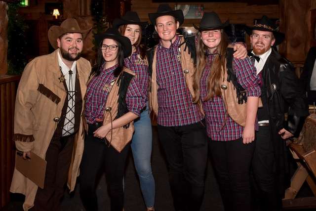 Weihnachtsfeiern in gemütlich-rustikaler Atmosphäre -- Mit Buffet, Steakhouse oder ganz im Western-Stil im Wunderland Kalkar