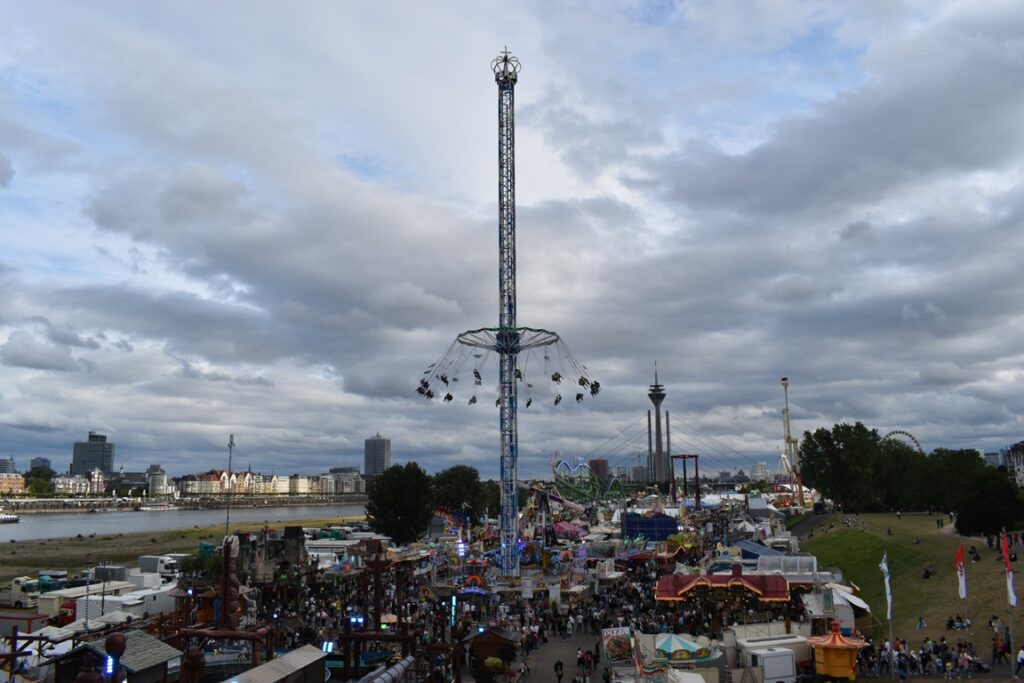 Größte Kirmes am Rhein in Düsseldorf - ein Tagesbericht