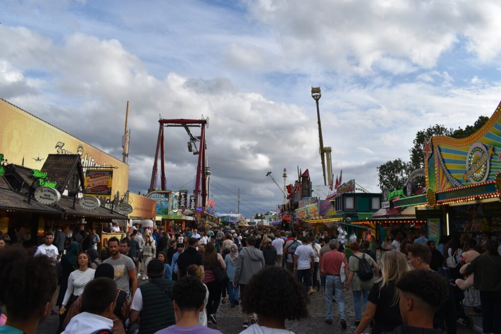 Größte Kirmes am Rhein in Düsseldorf - ein Tagesbericht