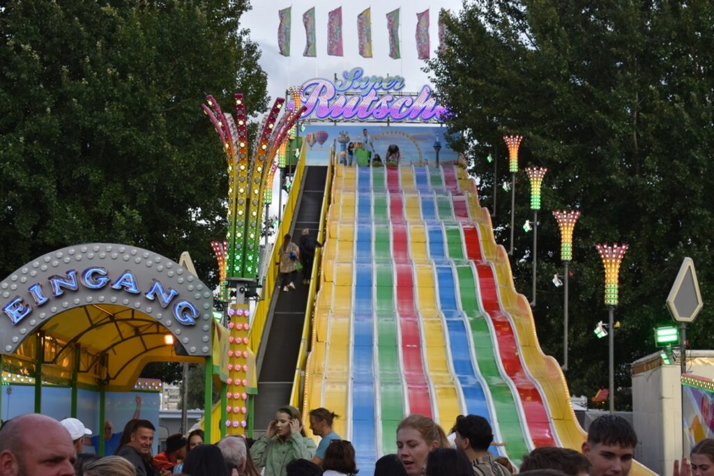 Größte Kirmes am Rhein in Düsseldorf - ein Tagesbericht