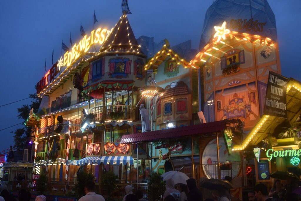Größte Kirmes am Rhein in Düsseldorf - ein Tagesbericht