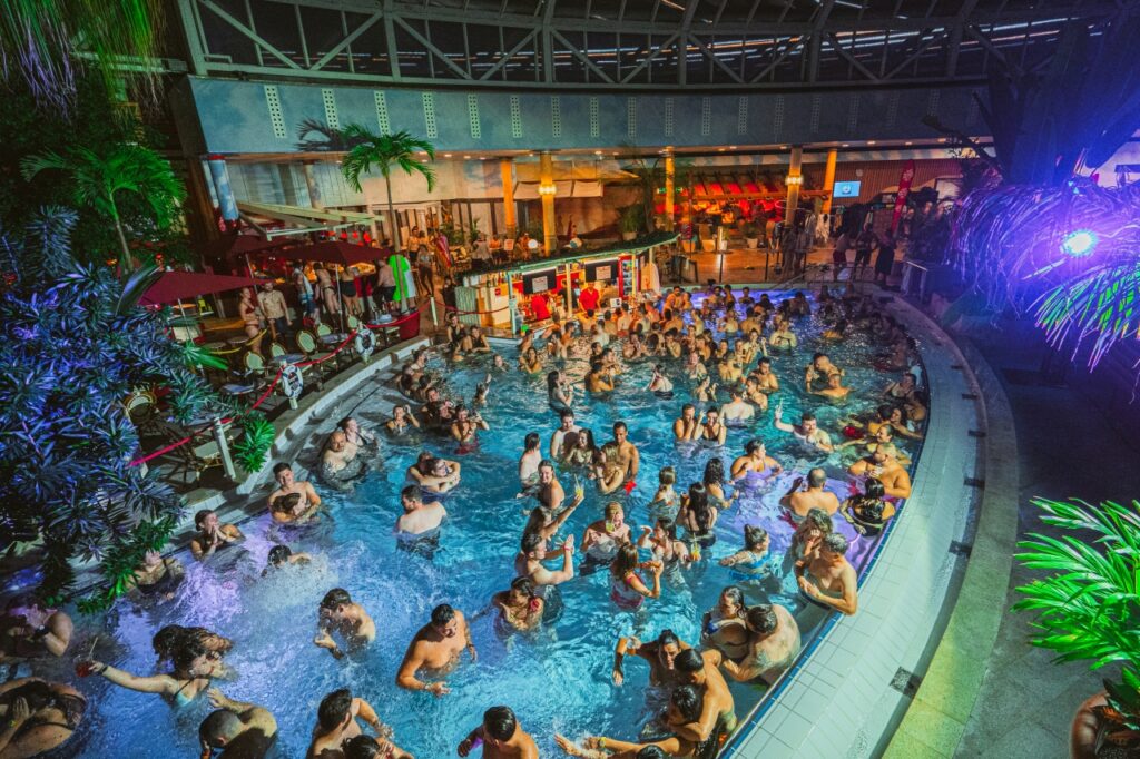 90’s Party und Gong 96.3 Nachtbaden in der Therme Erding