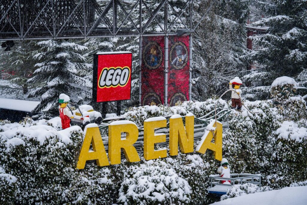 Schneeflocken und Eislaufen im WinterWonder LEGOLAND®