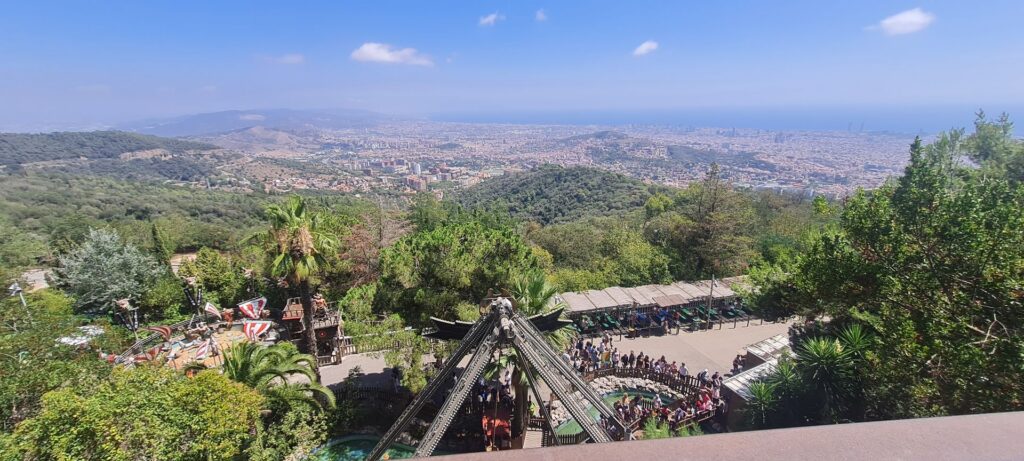 Tagesbericht zu Tibidabo: der Freizeitpark am Berg in Barcelona mit einmaligen Fahrattraktionen