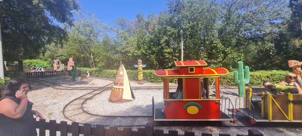 Tagesbericht zu Tibidabo: der Freizeitpark am Berg in Barcelona mit einmaligen Fahrattraktionen