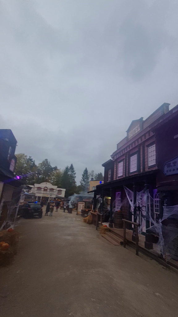 Zu Gast bei Schloss Thurn an Halloween ein schöner Familien Park & ein überragendes Halloween Event