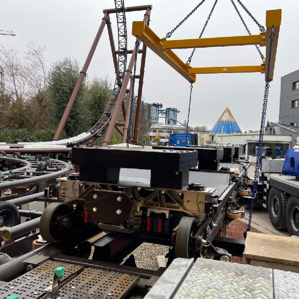 Europa-Park: Zug für Voltron ist im Park eingetroffen