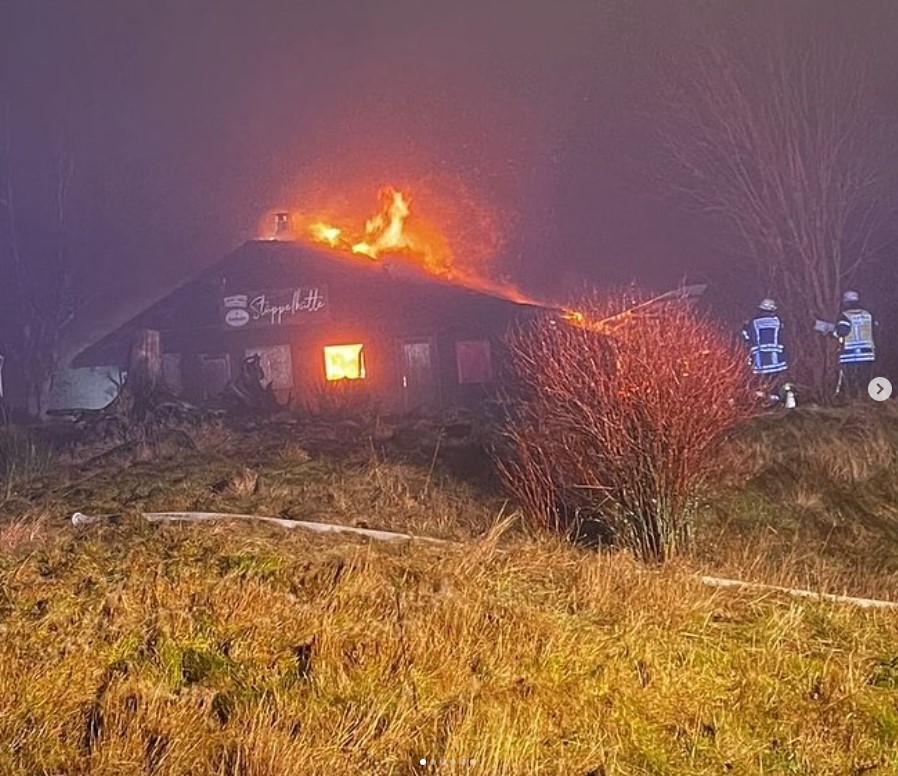 Fort Fun: Feuer in Stüppelhütte