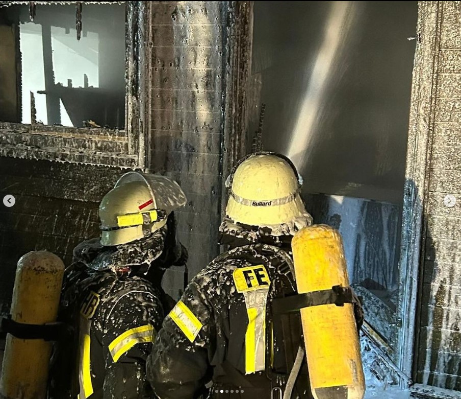 Fort Fun: Feuer in Stüppelhütte