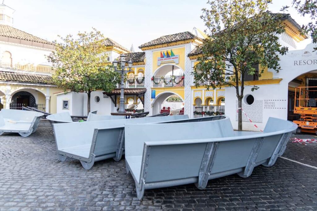 Europa-Park: Erste Schiene beim Alpenexpress "Enzian" montiert