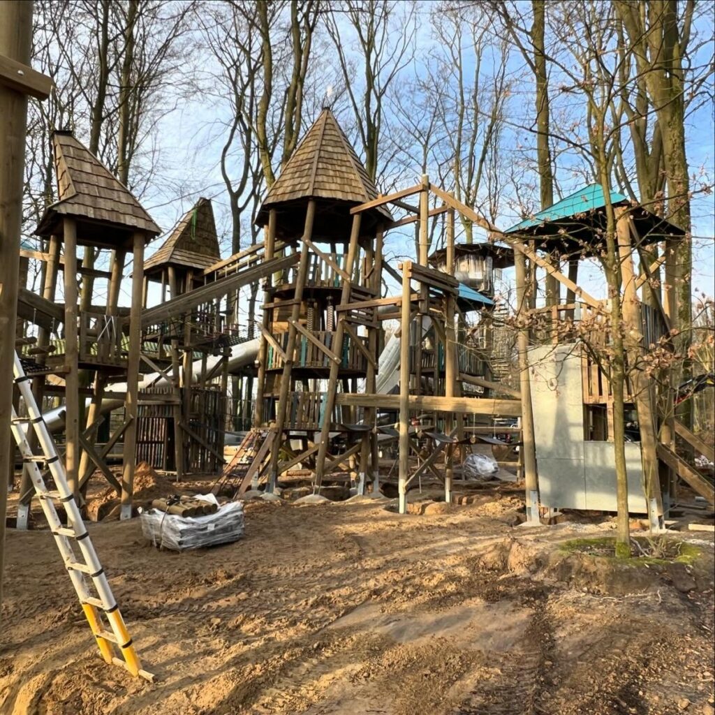 Ketteler Hof: Neuer Kletterspielplatz