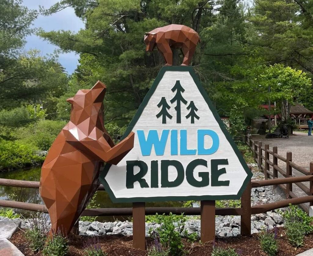 Santa's Village - Muskoka's Theme Park: Moose on the Loose