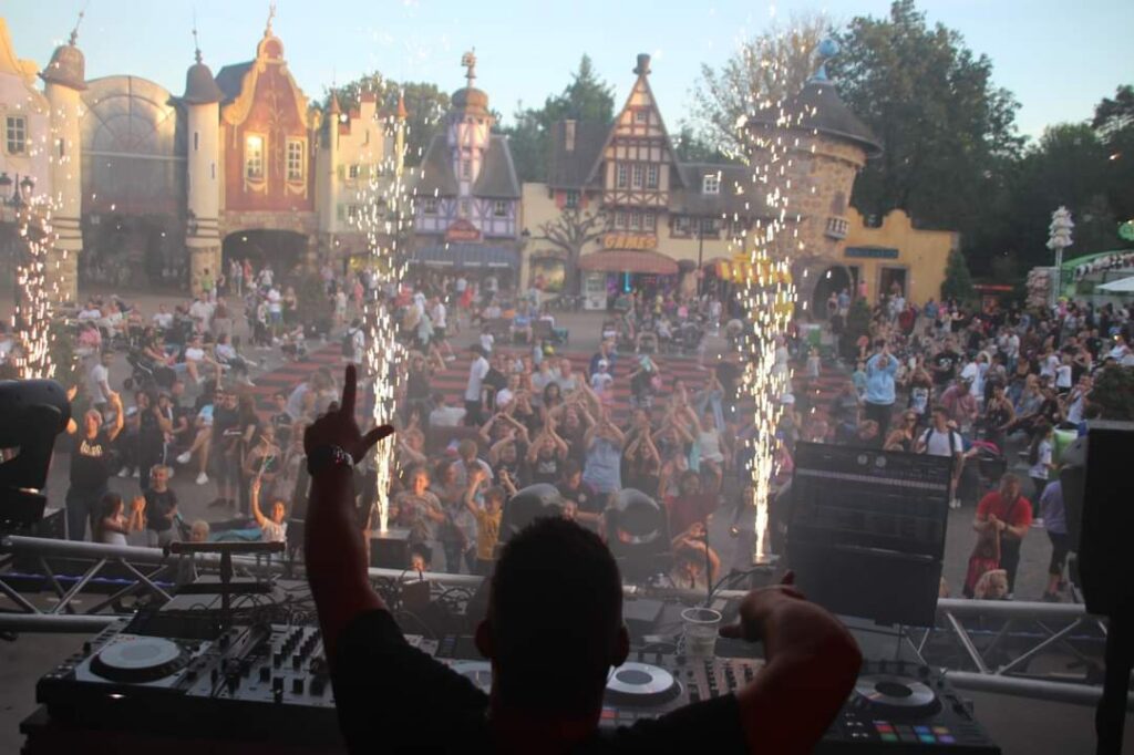 Holiday Park: Summer Nights