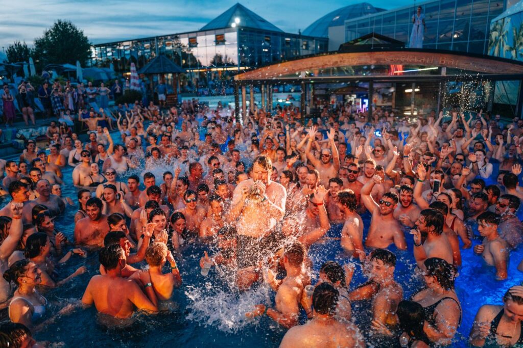 Therme Erding: Brass Poolparty