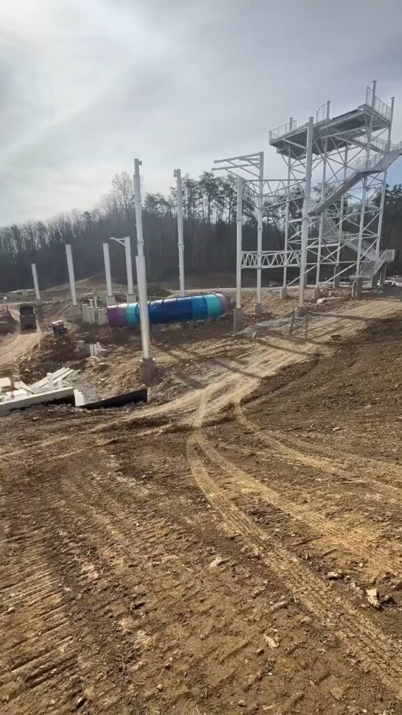 Soaky Mountain Waterpark: Rafter's Rage