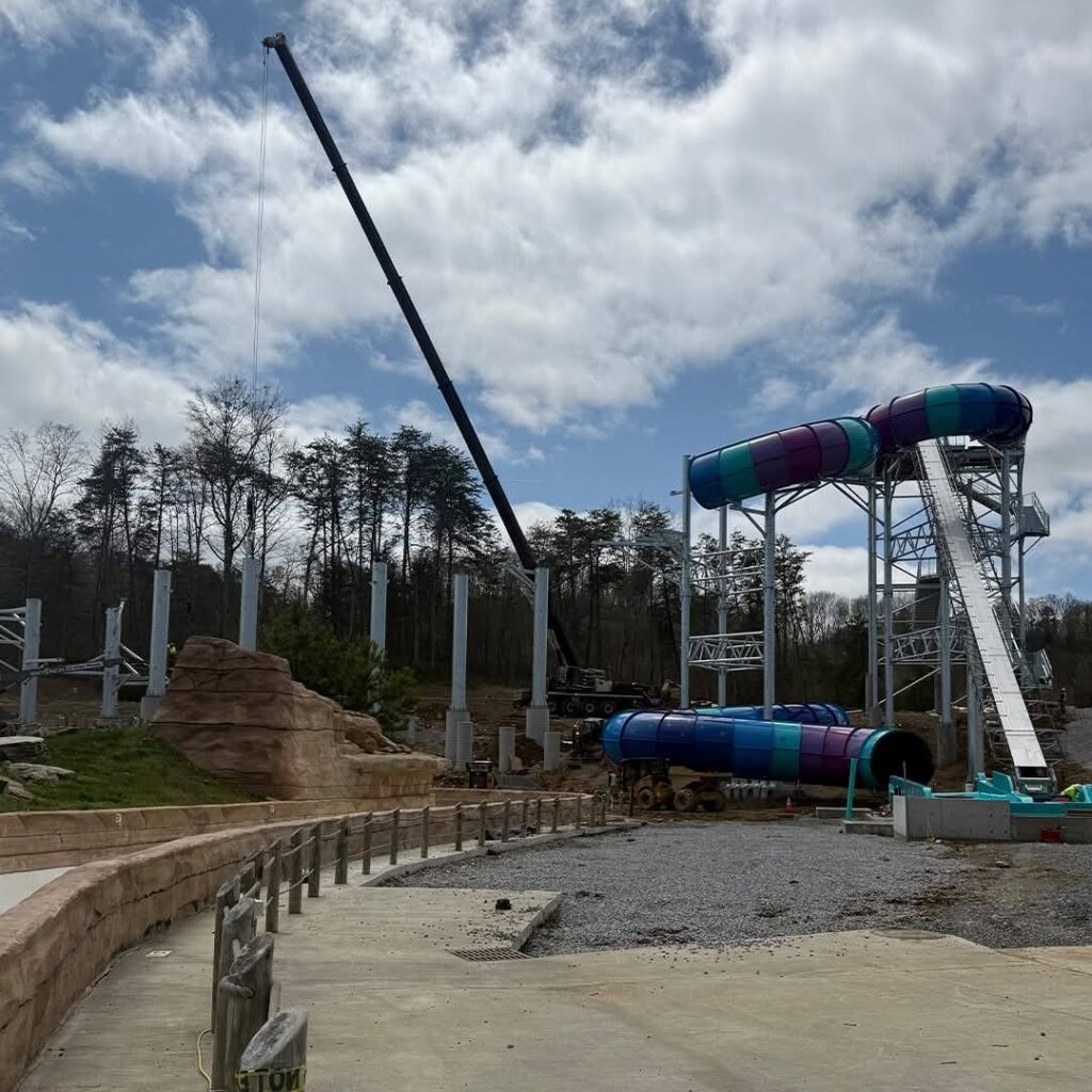 Soaky Mountain Waterpark: Rafter's Rage
