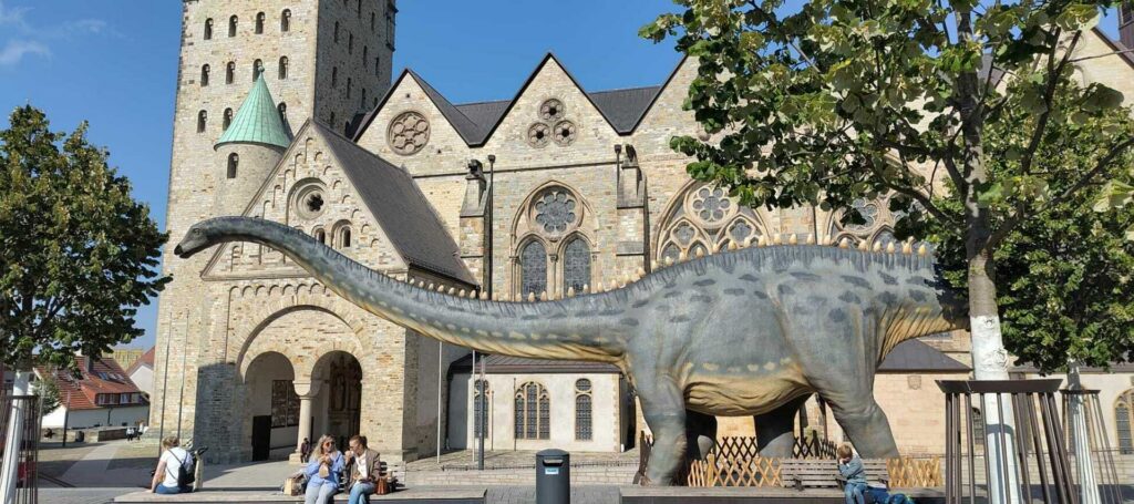 Dinoborn: Urzeit-Giganten hautnah erleben