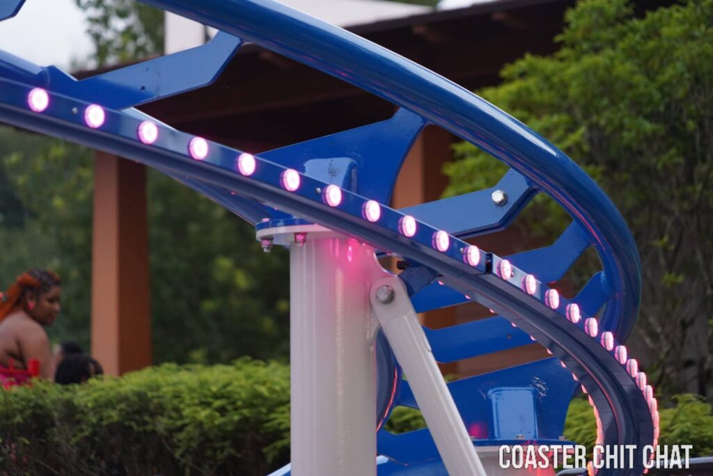 Quassy Amusement & Waterpark: Aladdin Wave Swinger & Crazy 8 Family Coaster