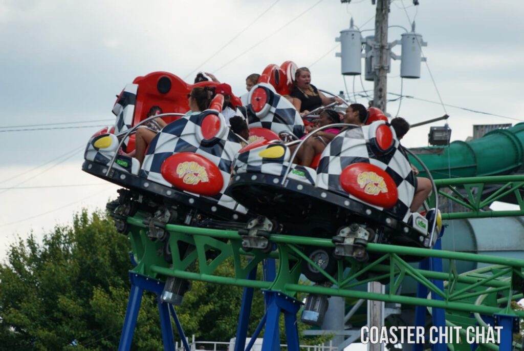 Quassy Amusement & Waterpark: Aladdin Wave Swinger & Crazy 8 Family Coaster