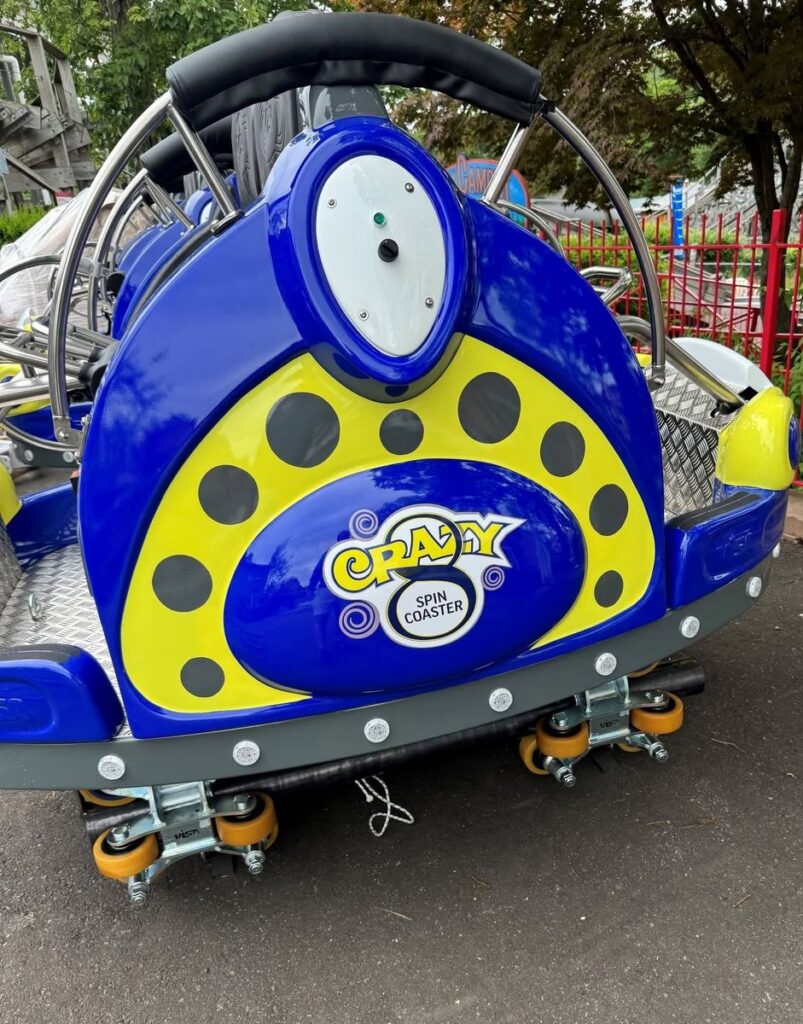 Quassy Amusement & Waterpark: Aladdin Wave Swinger & Crazy 8 Family Coaster