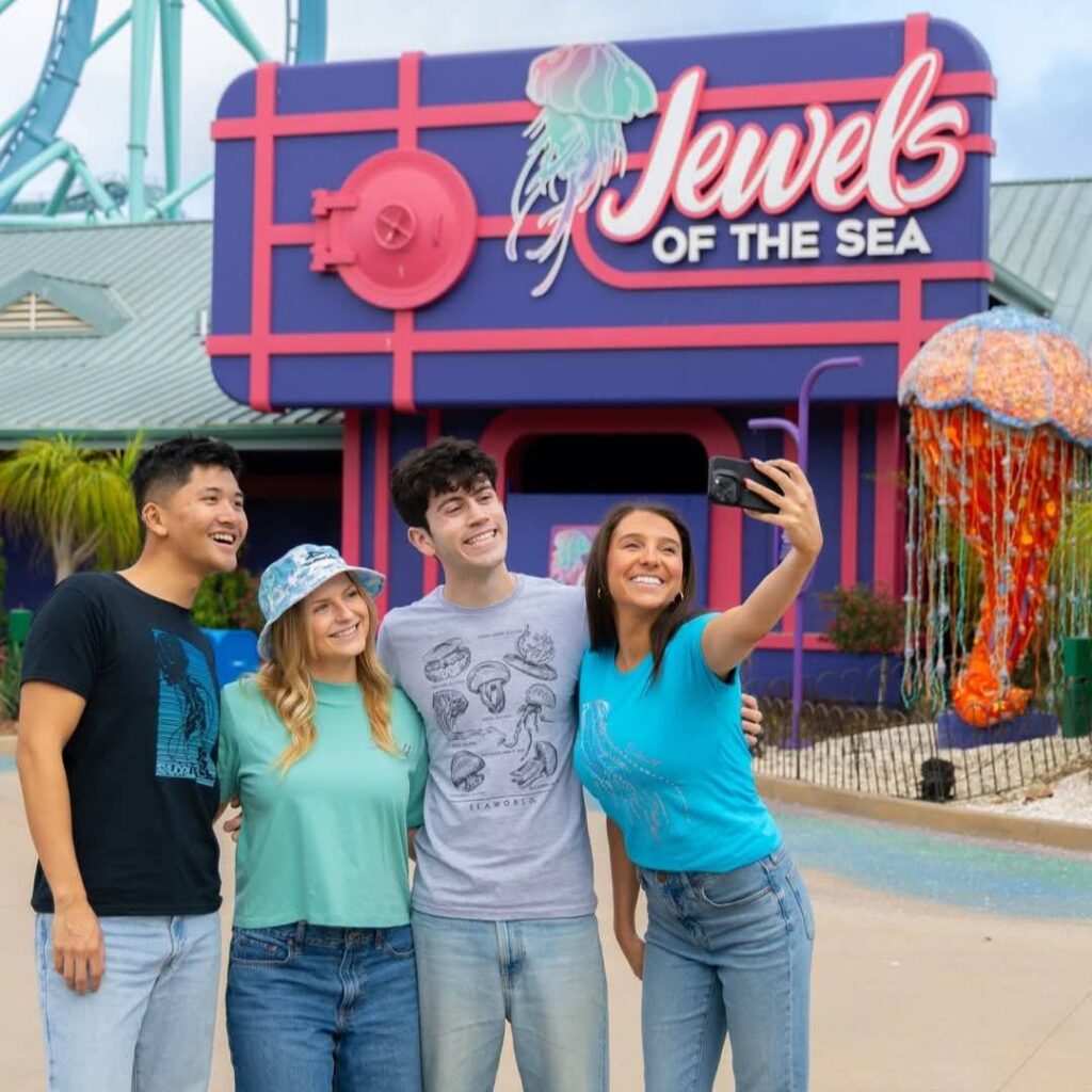 SeaWorld San Diego: Jewels Of The Sea: A Jellyfish Experience
