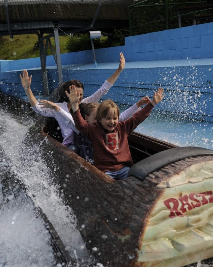 Rasti-Land: Wildwasserbahn