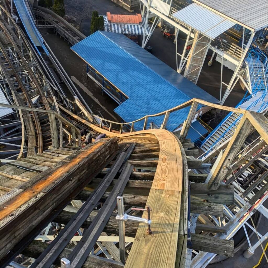Indiana Beach Amusement & Water Park Resort: Cornball Express & Hoosier Hurricane