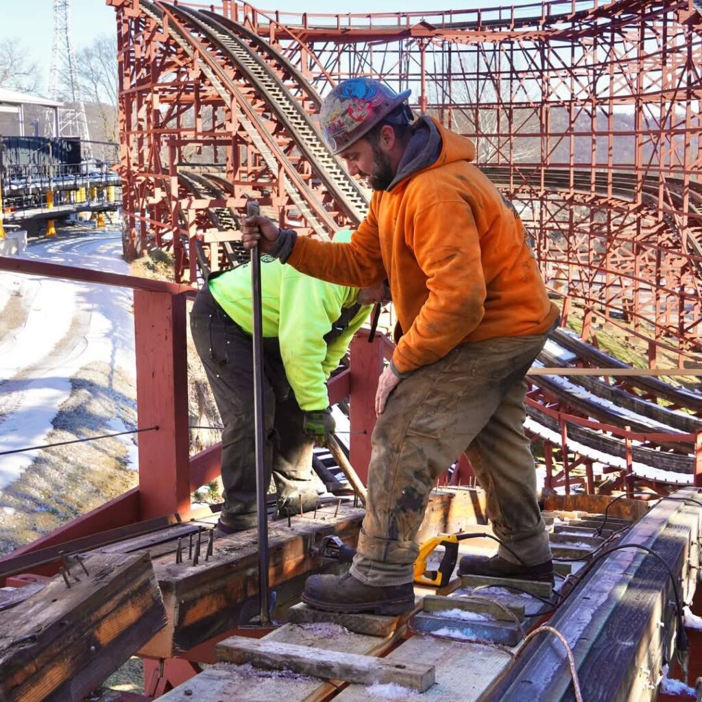 Kennywood: Re-Tracking Holzachterbahnen