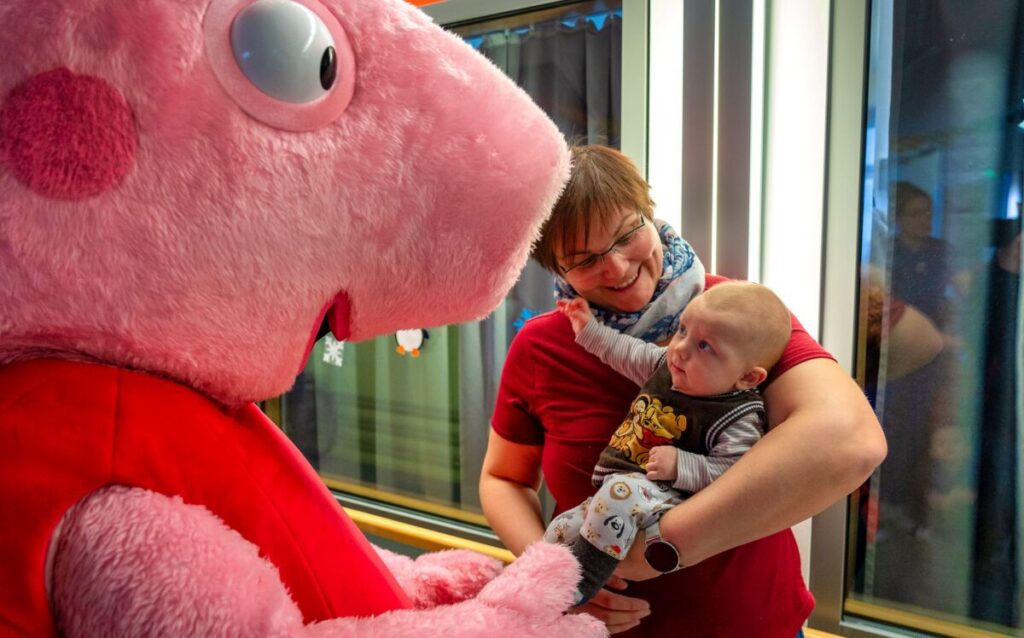 LEGOLAND Deutschland: Team besucht kleine Patienten