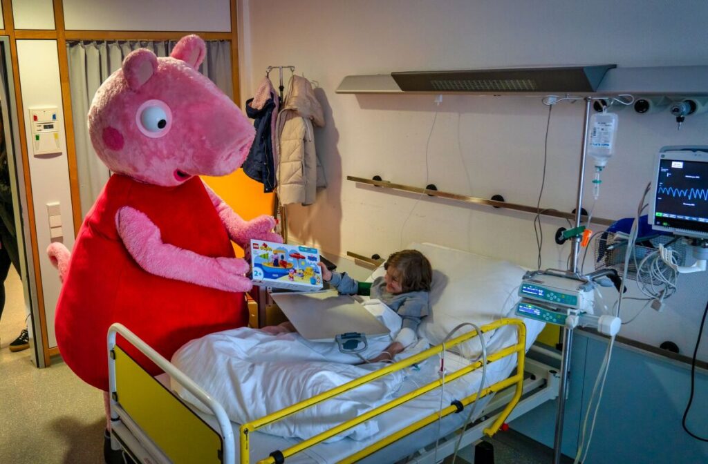 LEGOLAND Deutschland: Team besucht kleine Patienten