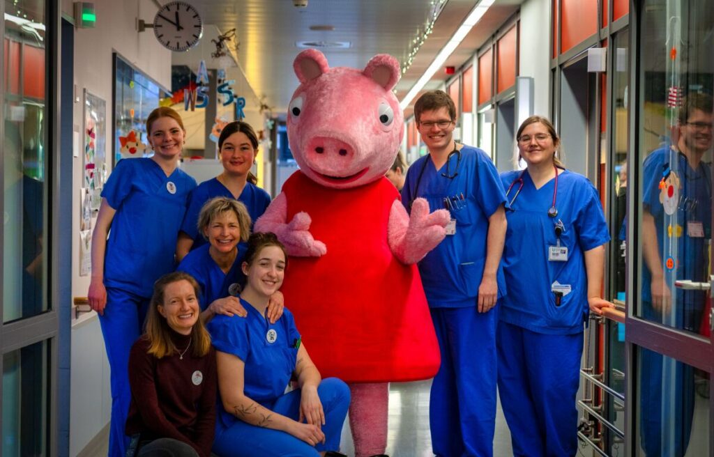 LEGOLAND Deutschland: Team besucht kleine Patienten