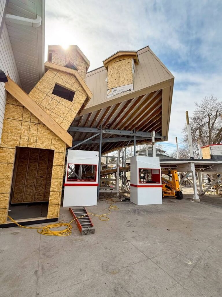 Arnolds Park: Tipsy House
