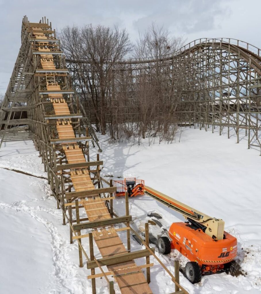 Canada's Wonderland: Mighty Canadian Minebuster