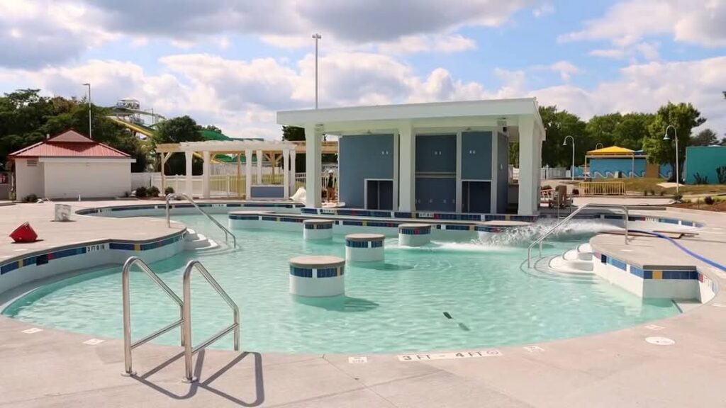 Carowinds: Carolina Harbor Shore Club