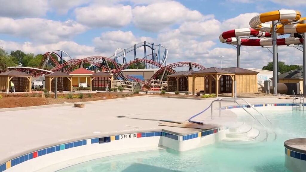 Carowinds: Carolina Harbor Shore Club