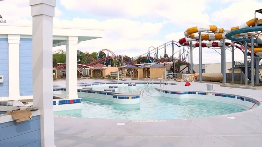 Carowinds: Carolina Harbor Shore Club