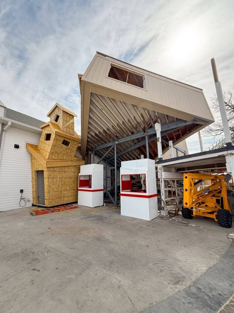 Arnolds Park: Tipsy House
